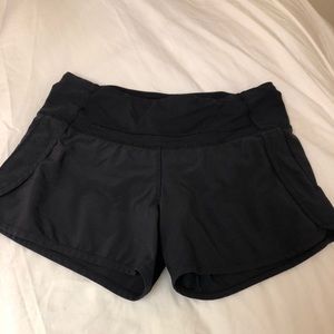 Black Lululemon run time shorts